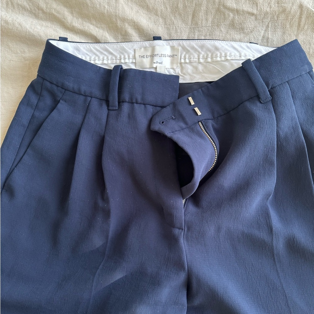 Aritzia Effortless Cropped Pant in Navy